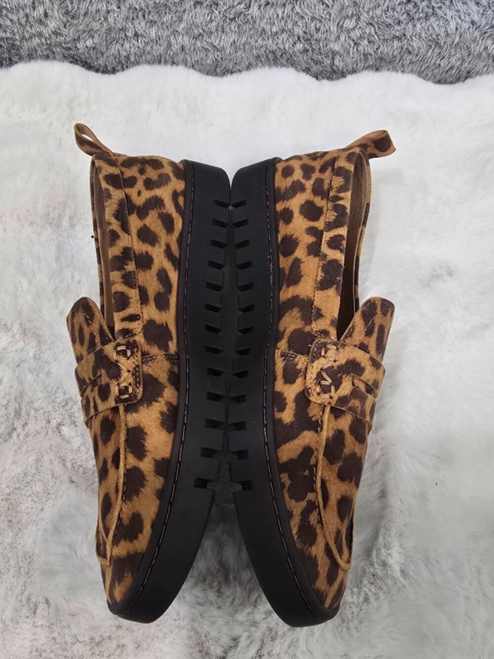 Vionic Uptown Loafer Tan Leopard Suede Women's Sizes NEW Mature Comfort - Picture 6 of 16